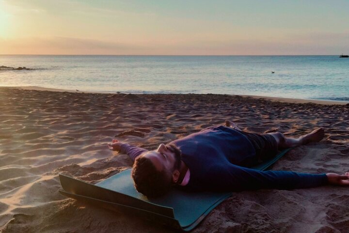 Clases privadas de yoga en las impresionantes playas de Lanzarote Atardecer, amanecer, en cualquier momento