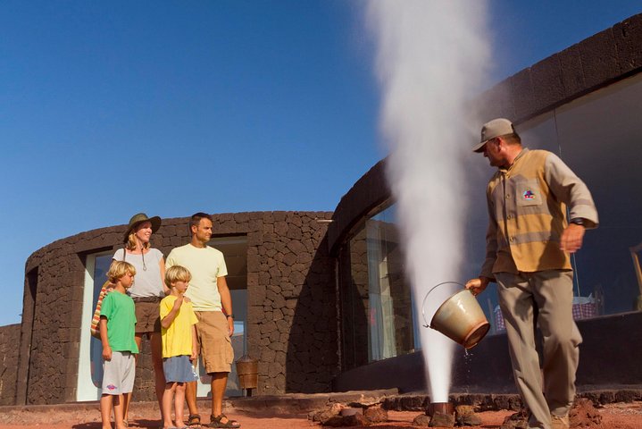 Timanfaya, Golfo, La Geria y Paseo en Camello (opt) - Lanzarote Sur