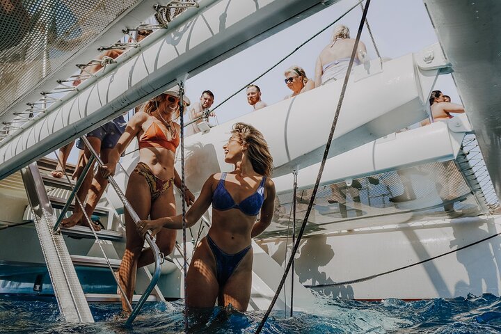 Lanzarote, excursión en catamarán a las playas de papagayo con comida y actividades acuáticas