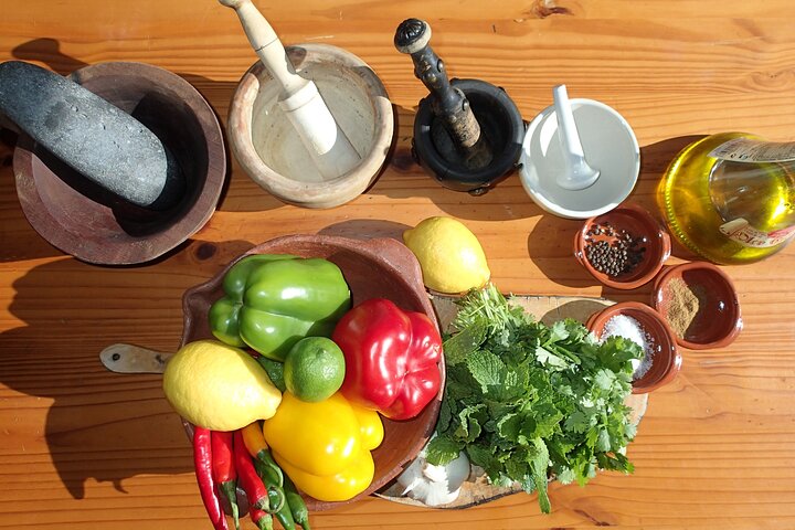 Clase de cocina Mojo en un antiguo pueblo canario